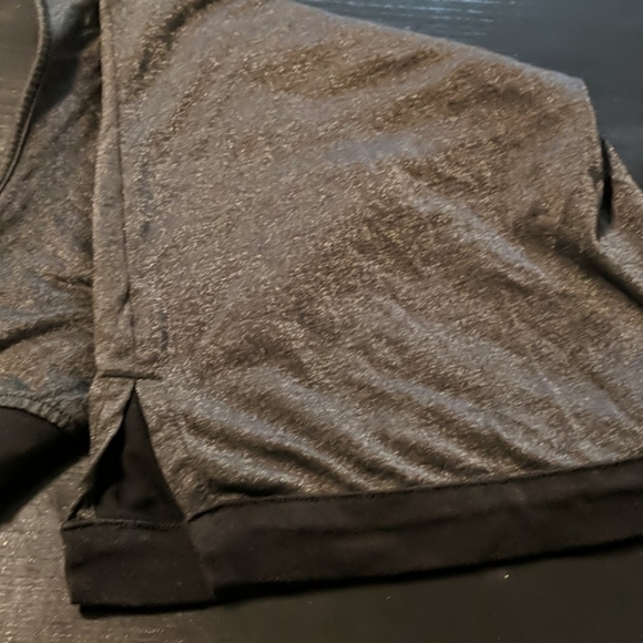 Bundle of 2 workout tanks - Picture 3 of 5